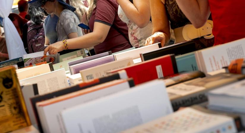 „Vörös tatárjárás” és „vörös farsang”, hamis hősök, tabutémák gyilkosa – könyvheti HVG-mustra, 1. rész