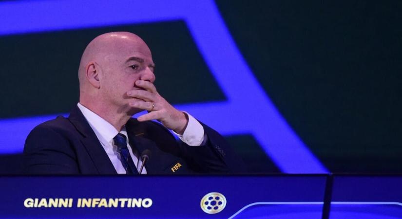 Órákat késett a FIFA elnöke a saját kongresszusáról, Csányi Sándor sem várta meg