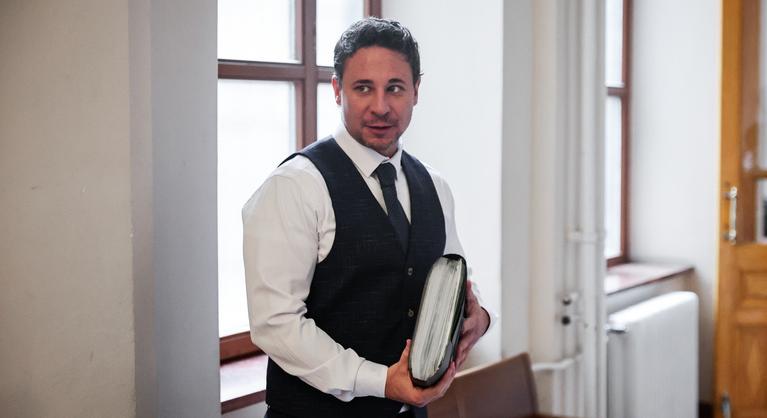Schadl György nem érti, miért ülnek a tárgyalóteremben, ha már nem korrupcióról van szó