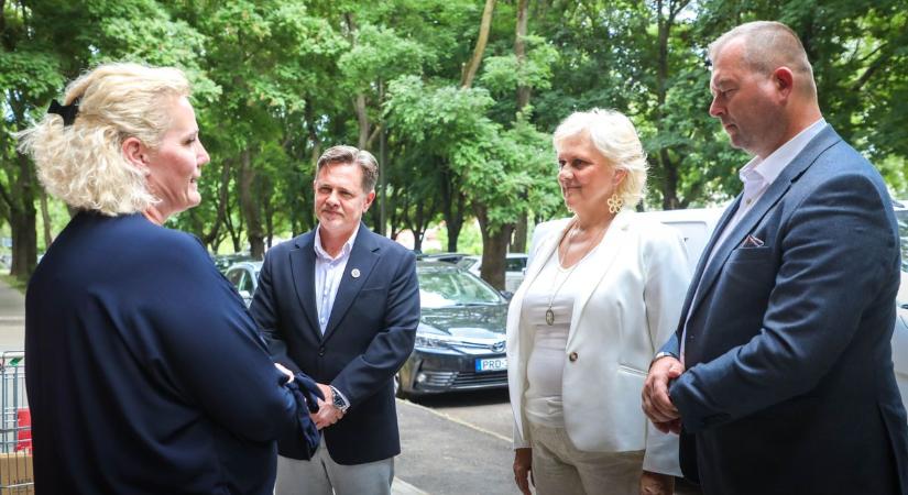 Miskolc vezetőinek felajánlásával megvan az egyik eszköz a leukémiás gyerekek gyógyításához - Boon