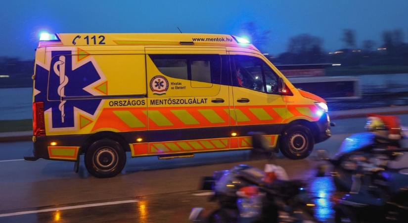 Valami nagy baj történt a 6-os úton Pécsen, mentők a helyszínen - Bama