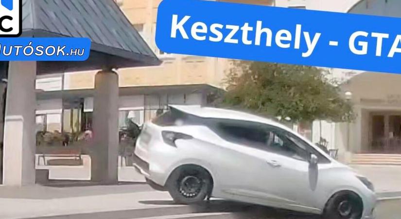 Szemrebbenés nélkül hajtott le a lépcsőn egy autós Keszthely főterén - Kanizsa Újság