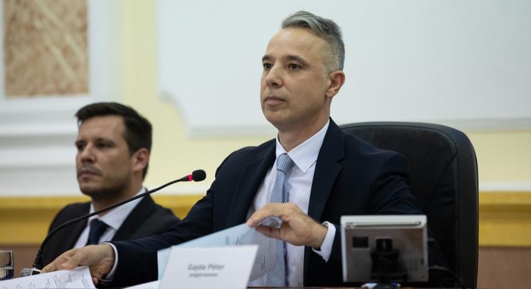 Reagált Aranyosi Péter díszpolgári címének visszavonására kispest polgármestere - Index