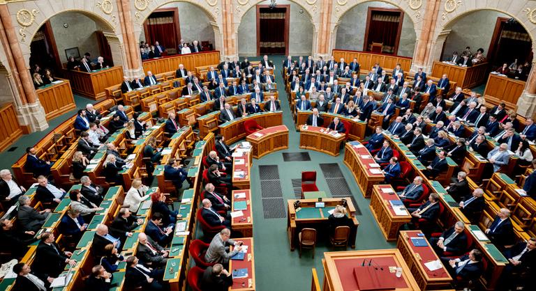 Az Orbán-kormány szemére vetik, hogy igyekszik bebetonozni a közjogi tisztségviselőket - Index