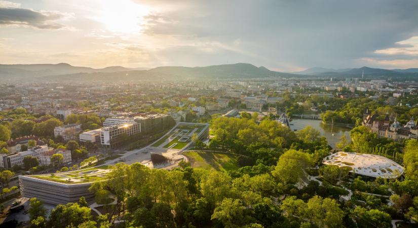 A Liget Budapest Projekt a városrész-fejlesztési, a Drechsler-palota az örökségvédelmi aranyat hozta el Laoszból - vasarnap.hu