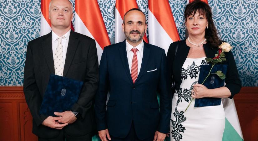 Miniszteri elismerés járt a Heves Vármegyei Kormányhivatal két munkatársának - Heol