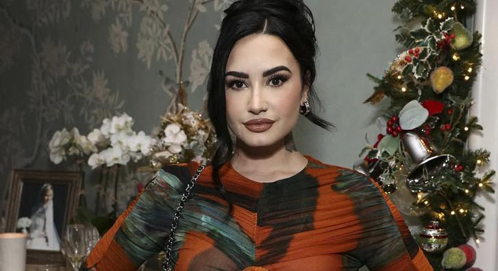 Demi Lovato a nászútján parodizálta ki Kim Kardashiant - Index