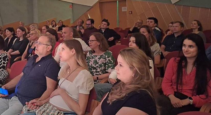 Győr-Moson-Sopron közelében tűnt fel a Hunyadi sorozat sztárja - fotókon mutatjuk - Kisalföld