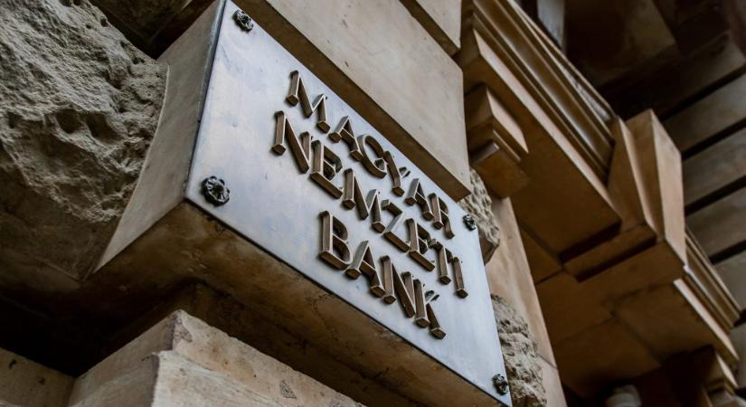 Nyílt levelet írtak az MNB-nek a jegybank ösztöndíjára hiába váró hallgatók - 24.hu