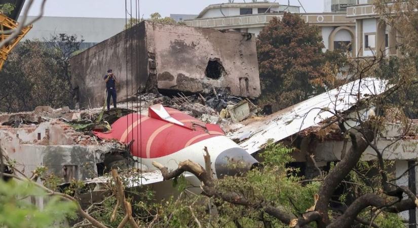 Air India: kettős motorhiba okozhatta a balesetet, de a többi Boeing 787-es vizsgálata során nem találtak hibát - VG