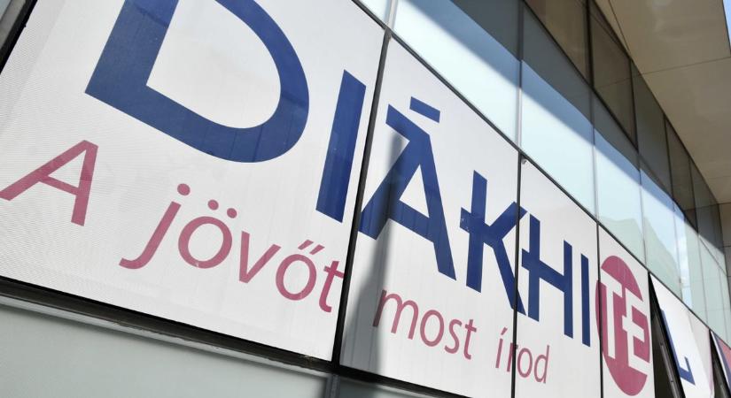 Döntött a kormány, örülhetnek a diákok: idén sem kell többet fizetniük - Mandiner