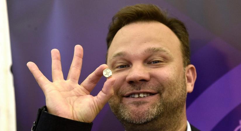 Az Aranyosi Karinthy-gyűrűjének visszavonását követelő elnök: „Lejáratásról szerintem nem ő beszélhet, hanem azok, akiket tetvesnek nevezett” - Blikk - Kvíz