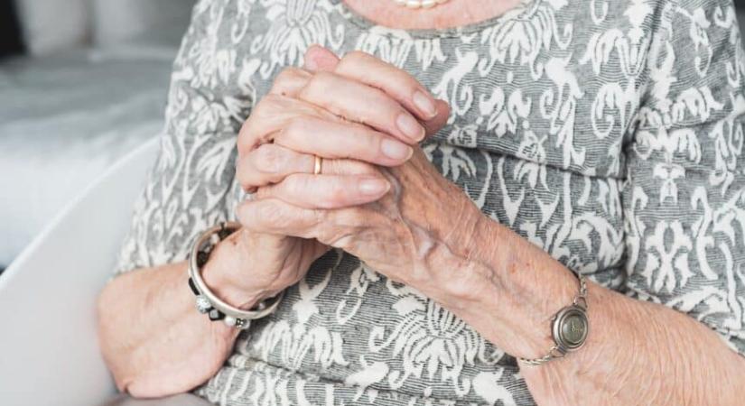 Bejelentette az államtitkár, ekkor várhatják nagyon a nyugdíjasok a postást - Most Hír