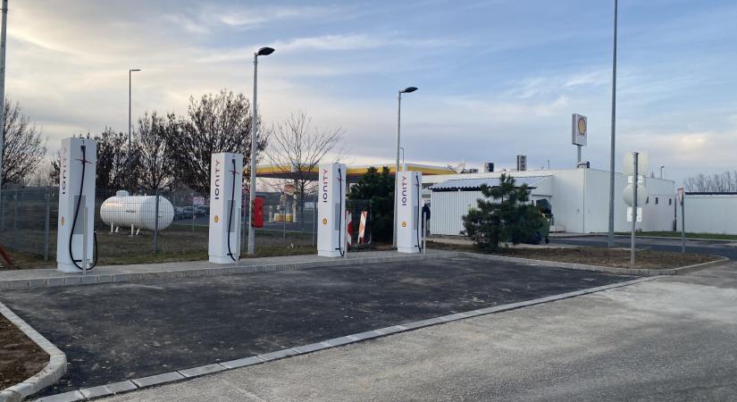 Idén nyáron is lezárják az M7-es fontos töltőjét - Villanyautósok