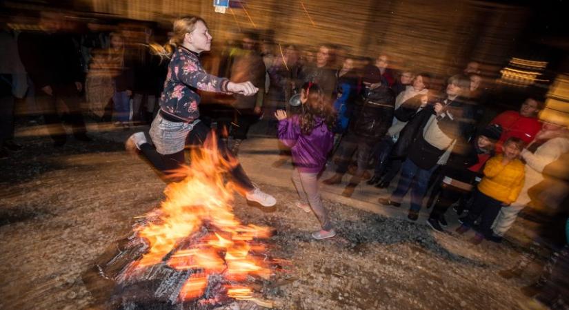 Tűzugrás és Örkény-bábjáték Sárospatakon a Múzeumok Éjszakáján - kultura.hu