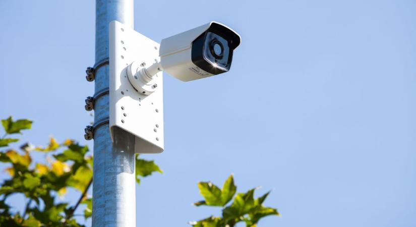 Nagyon igyekezett a tolvaj, de nem sikerült kicseleznie a köztéri kamerát - BAON