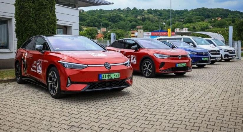 Meseautók segítik a 25. Sárközi Lakodalom szervezését - Teol