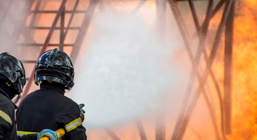 Halálos lakástűz: a nőt sikerült kimenteni, a férfi életét vesztette - Teol