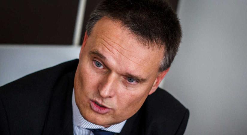 A hazai közoktatást a nyugdíjas tanárok tartják még életben - Hírklikk