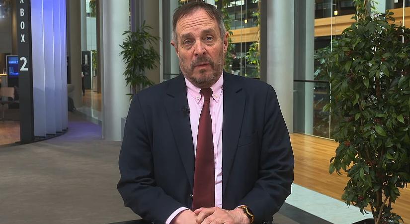 Hölvényi György: Nem verseny, hanem szoros együttműködés kell a NATO-val - vasarnap.hu