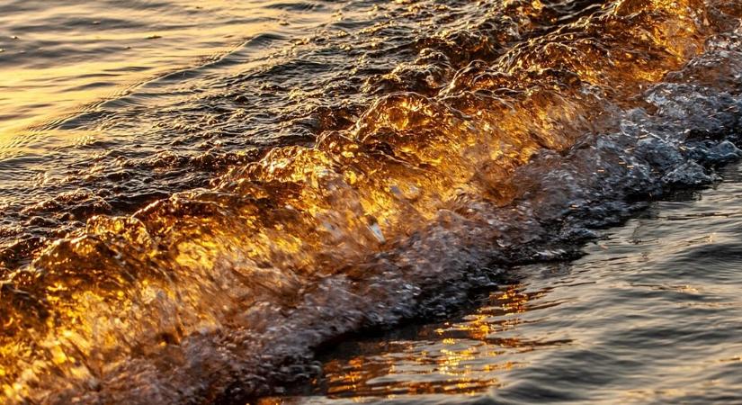 Mély árok keletkezett a Balatonban, mutatjuk, hol lehetnek veszélyben a strandolók - közbeszéd.hu