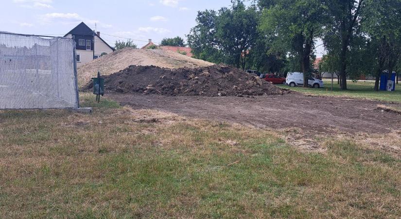 Eltűnik a szánkódomb Törökszentmiklóson – teljesen átalakul a Galambos Park - Szoljon