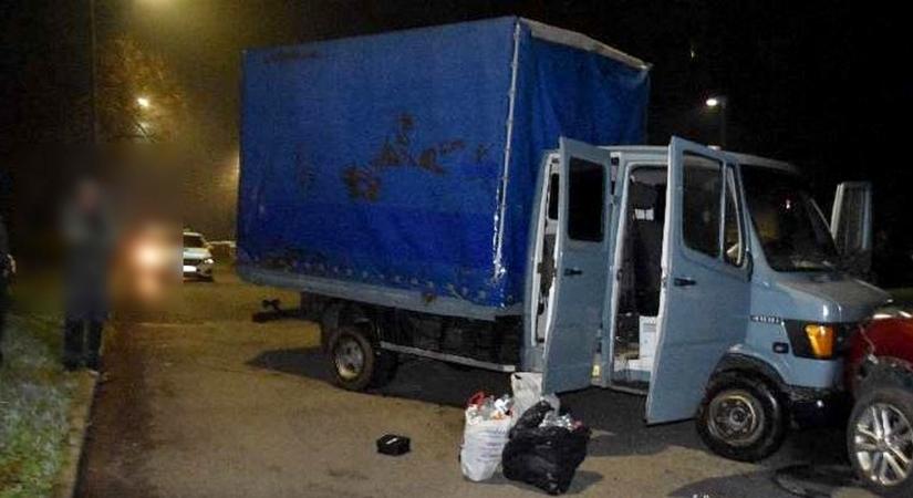 Részeg hajléktalan tört-zúzott egy pécsi parkolóban - Pécs Aktuál