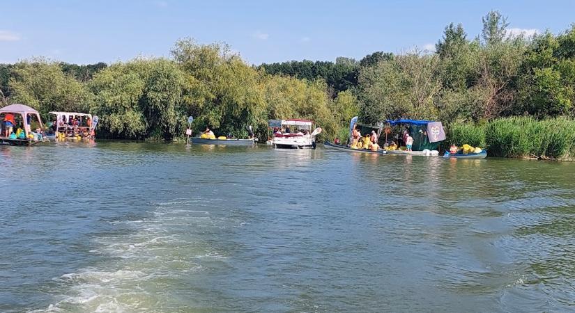 Több mint 10 tonna hulladékot gyűjtöttek össze a VI. Tisza-tavi PET Kupán - Szolnoki Napló