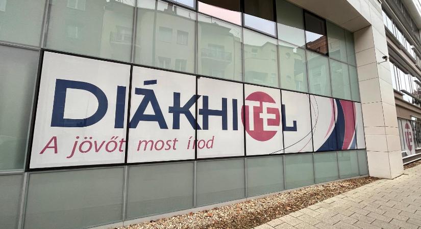 Meghosszabbítják a diákhitelek kamatstopját - Népszava