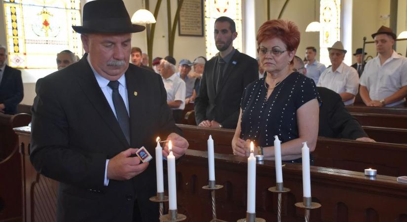 Megemlékezést tartott a Karcagi Izraelita Hitközség – galériával - Szoljon