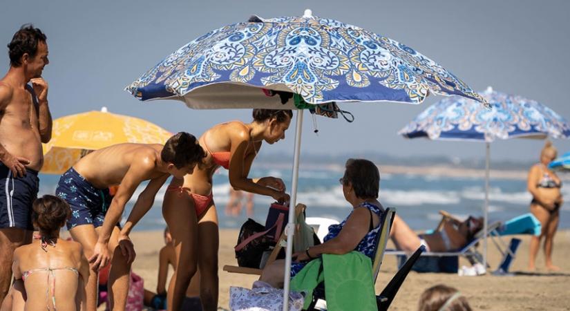 6 dolog, ami udvariatlan dolognak számít a strandon: ne csodálkozz, ha utálnak miattuk! - otthon.hu
