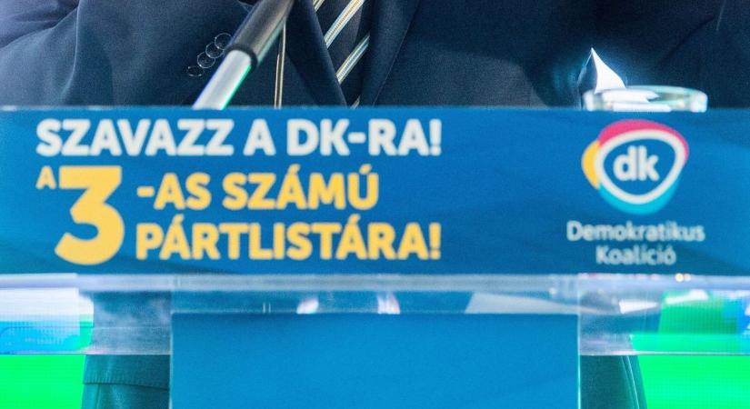 Ez ám a politikai retro! - Mandiner