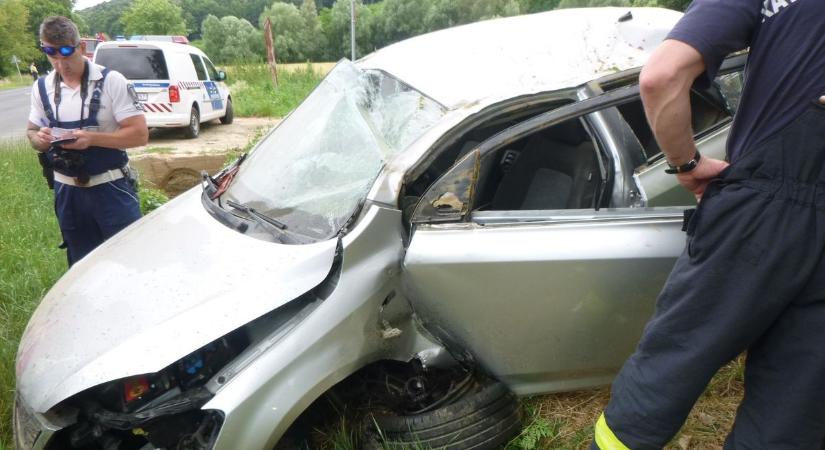 Így csapódott az árokba az autó Sántosnál - FOTÓK - Sonline