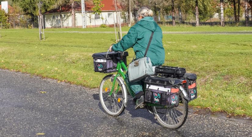 Nyárra ígérték, de csak ősztől kézbesítik a 30 ezres élelmiszer-utalványt a nyugdíjasoknak - 444.hu