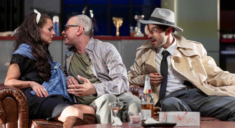 Játszd újra, Sam! – Woody Allen vígjátékával zárja az évadot a Komáromi Jókai Színház - Atempo.sk