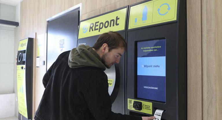 Mohu: Nincs extraprofit, a vissza nem váltott palackokból „bent ragadt” összeg nem marad a cégnél - Index - Belföld