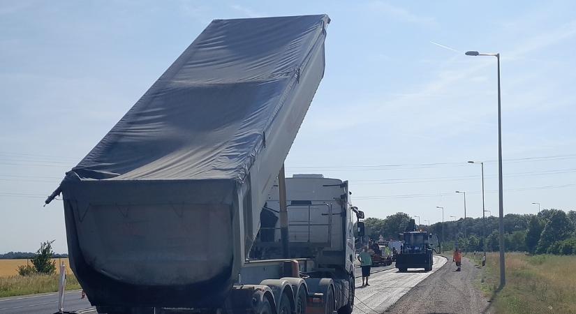 A felsővezetéket is magával vitte egy kamion a szombathelyi autópályán – fotó - Blikk - Kvíz