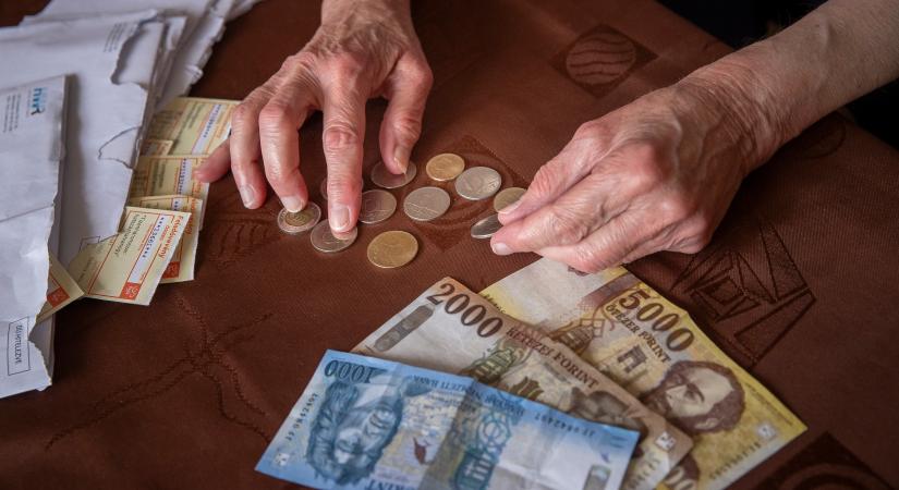 Ősz előtt nem kapják meg a nyugdíjasok a 30 ezer forintos élelmiszer-utalványokat - Blikk - Pénzügyek