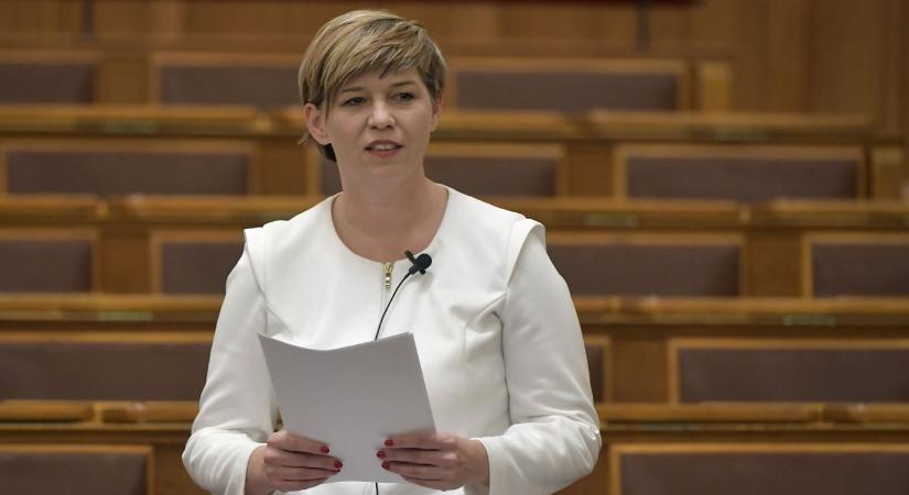 Varga-Bajusz Veronika: Dunaújvárosban lesz a gépészeti ágazati tudásközpont - HírTV