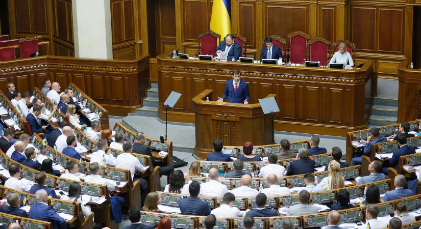 Az ukrán parlament megszavazta a kettős állampolgárságot lehetővé tévő jogszabályt - Új Szó