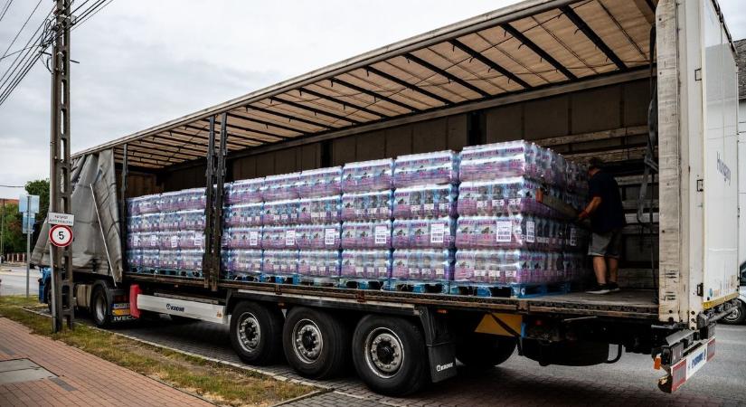Több mint 68 ezer liter ásványvízzel segítették a csőtörés miatt bajbajutottakat - Bama
