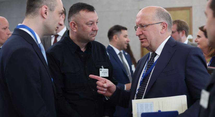 Ukrán szervezetek lobbiznak Brüsszelben az orosz energiahordozók behozatalának betiltásáért - vasarnap.hu
