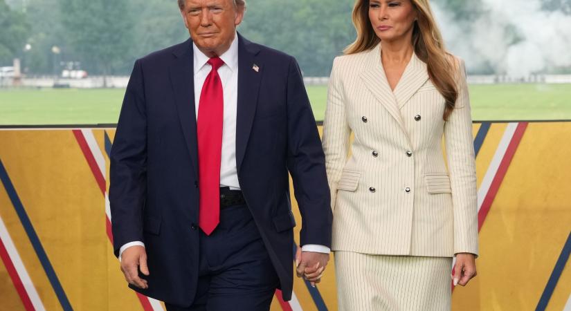 Kínos közjáték Donald Trump szülinapján: testbeszédszakértő buktatta le, mit érez valójában Melania a férje iránt - Marie Claire