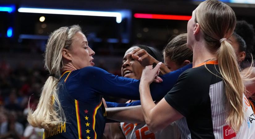 Kemény szerelés után tört ki verekedés egy női kosármeccsen - 24.hu
