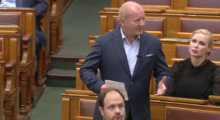 Simicskó István leleplezte a hungarofób EU-szélsőséget - Videó - Gondola