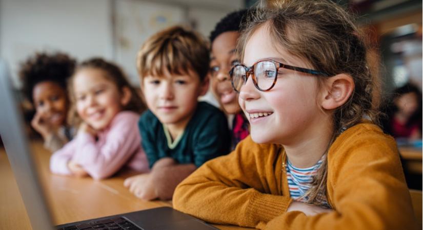 Digitális áttörés az iskolákban: elindult a 4iG Digitális Esély Program - IT Business