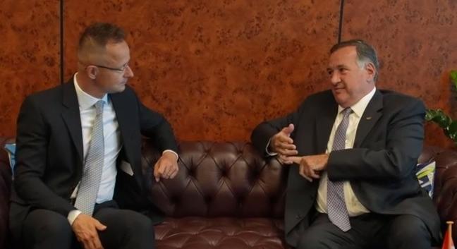 Magyarországot egyszerre éri súlyos fenyegetés Brüsszelből és Kijevből  videó - HírTV