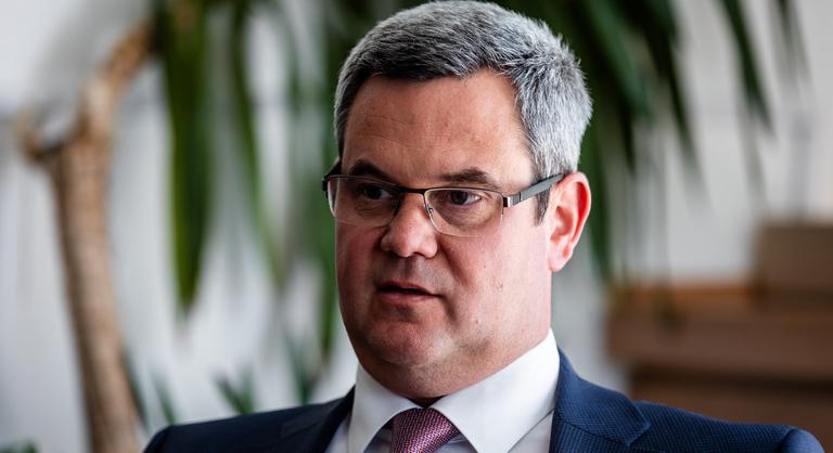 Egészségügyi államtitkár: súlyos tévedésben van, aki kötelező légkondit követel - Index - Belföld
