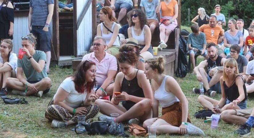 Kritikus állapotba került a népszerű együttes énekese, nem jönnek a Fishingre - Bama