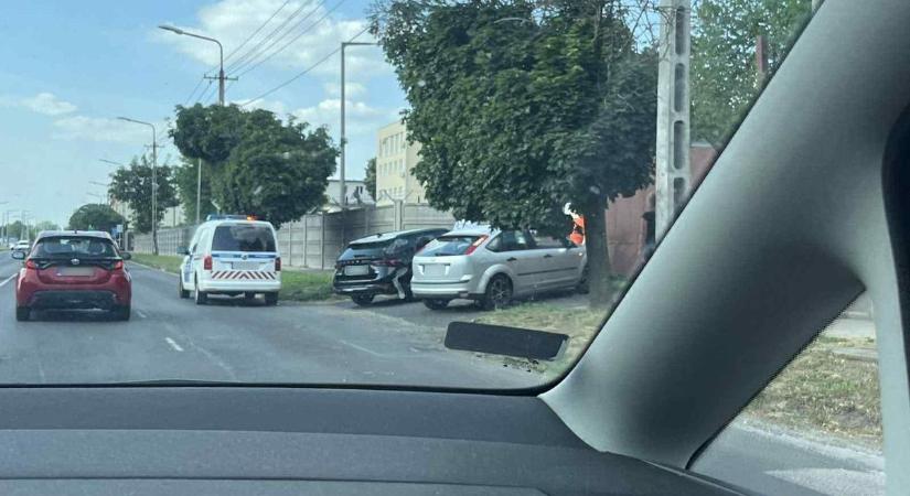 Két autó ütközött Kaposváron a Füredi utcában – torlódásra kell számítani - Sonline